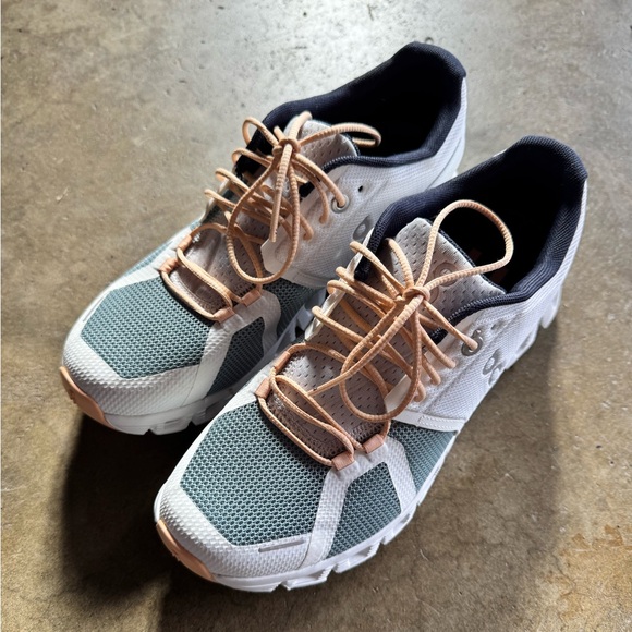 On Cloud Running Shoes - Picture 1 of 9